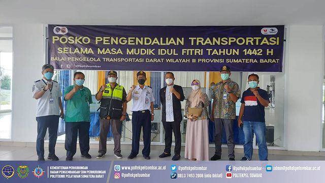 DIREKTUR POLTEKPEL SUMBAR KUNJUNGI POSKO PENGENDALIAN TRANSPORTASI SELAMA MASA MUDIK